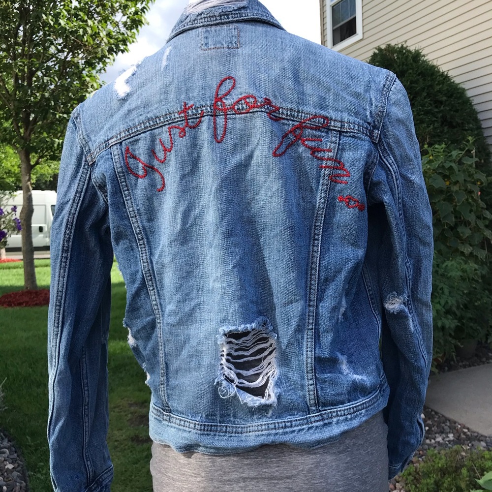 🌸🌈🍀 American Eagle distressed denim jacket - Picture 11 of 12